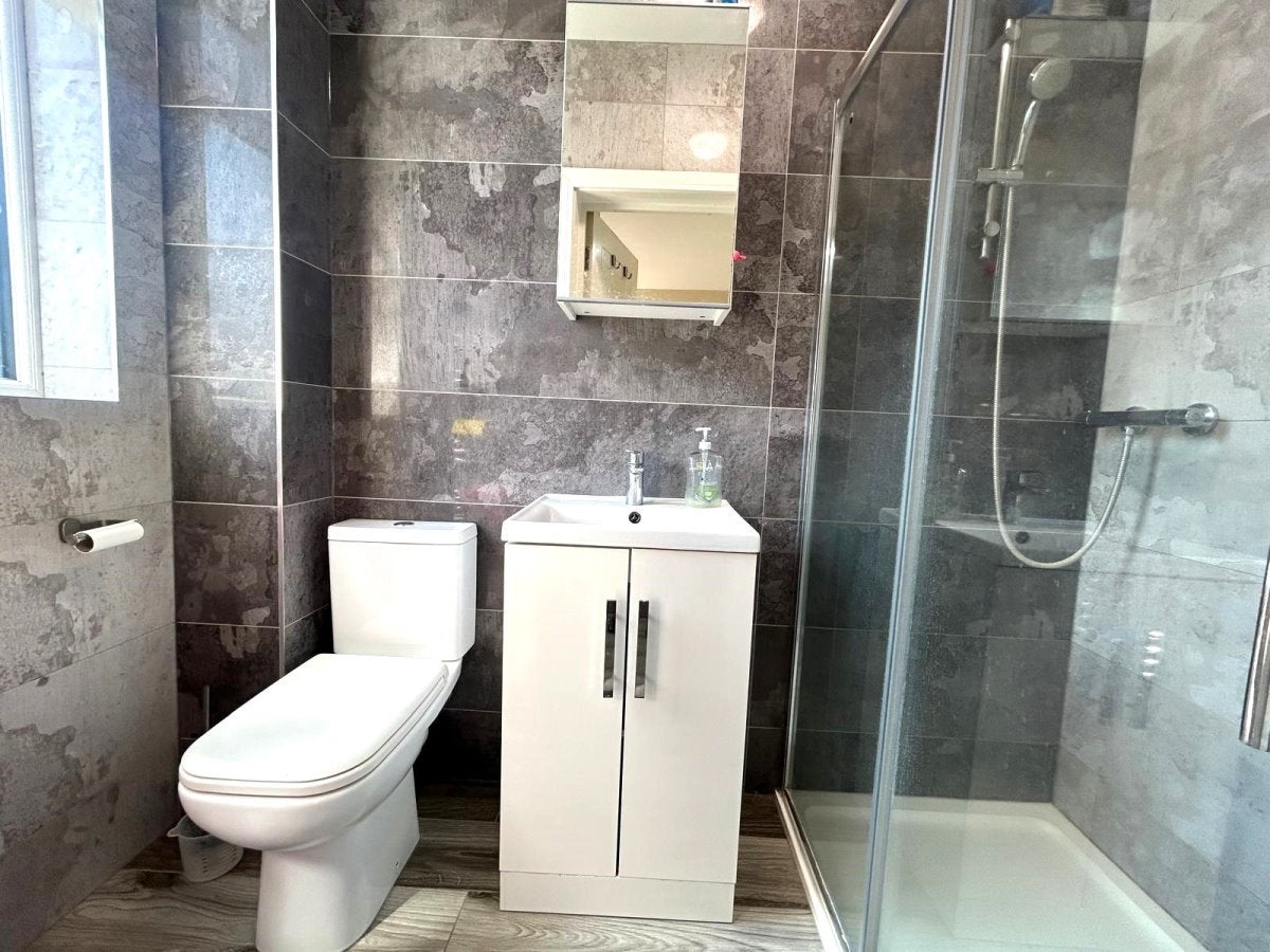 Room Wellesley Road in Greater London