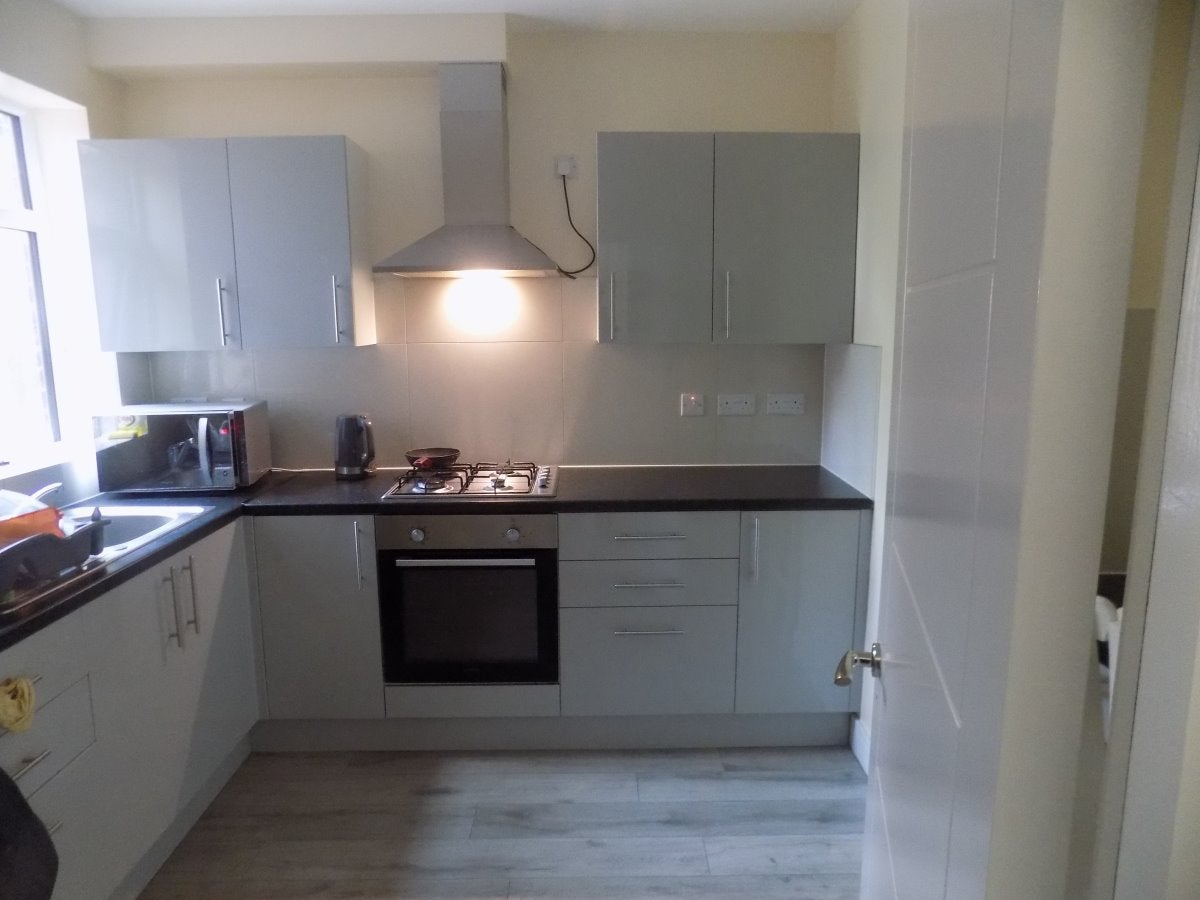 Room Wellesley Road in Greater London