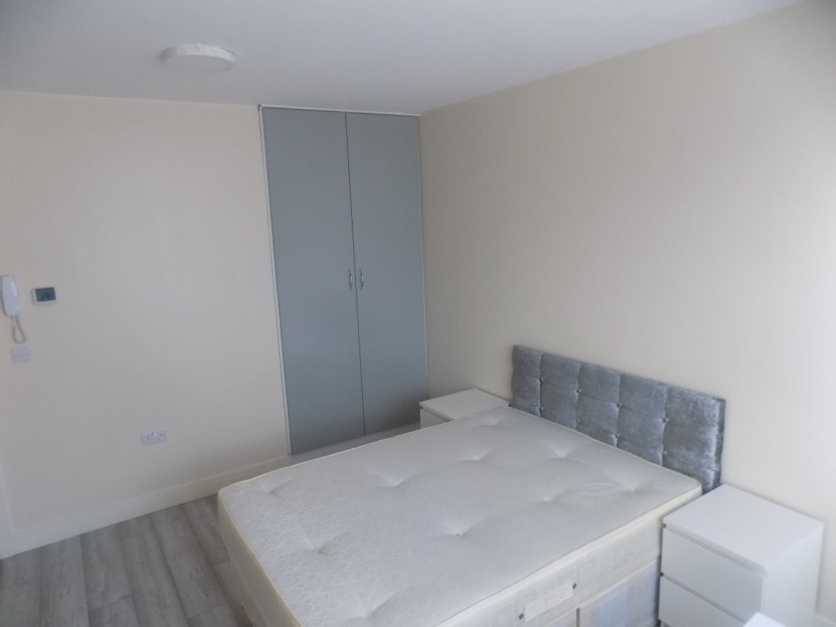 Room Wellesley Road in Greater London