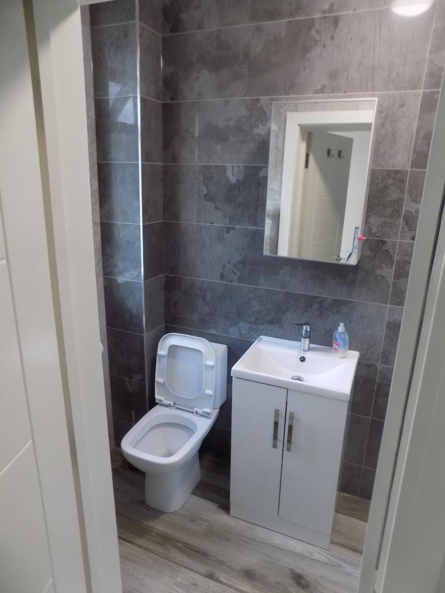 Room Wellesley Road in Greater London