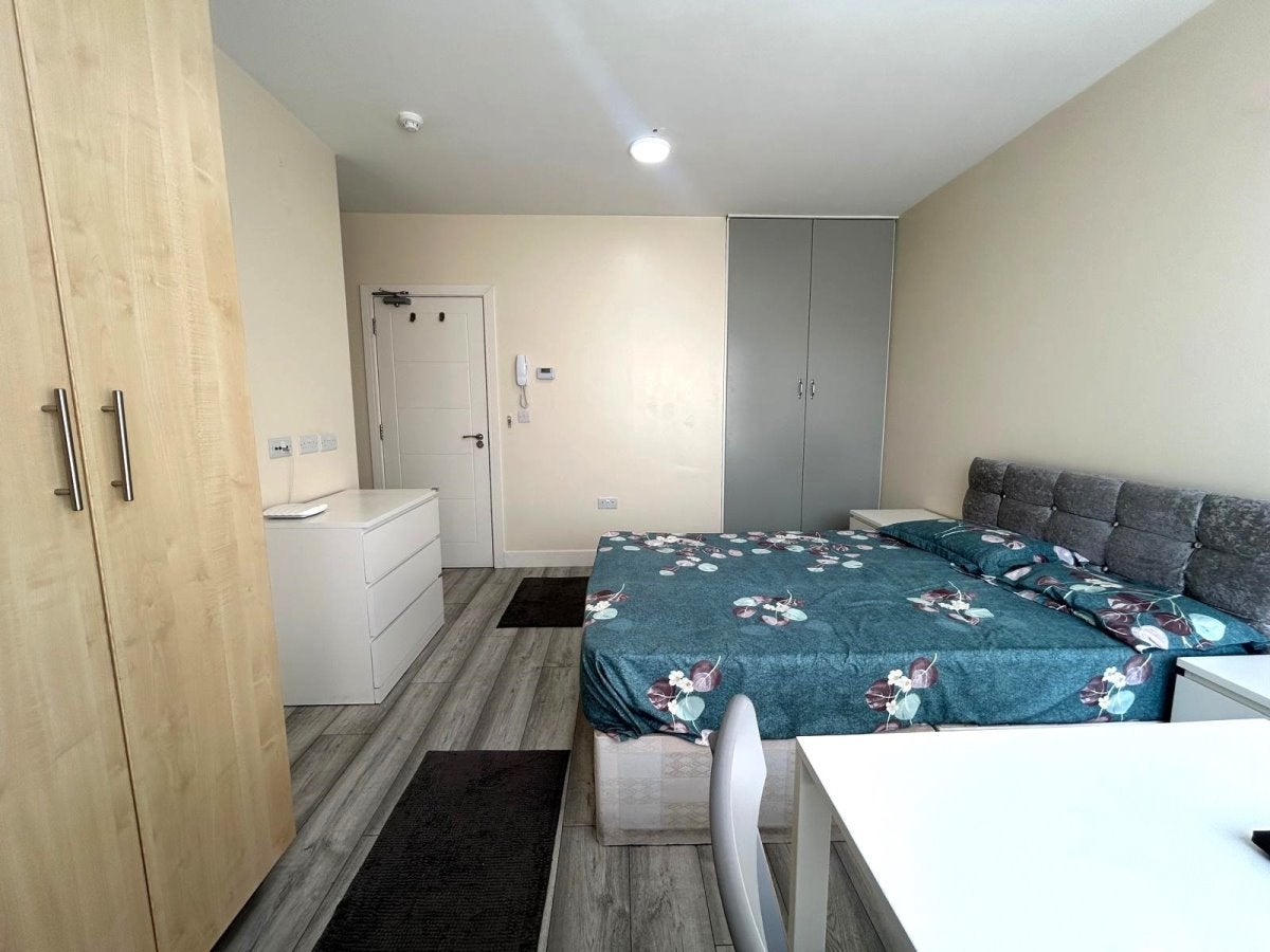 Room Wellesley Road in Greater London
