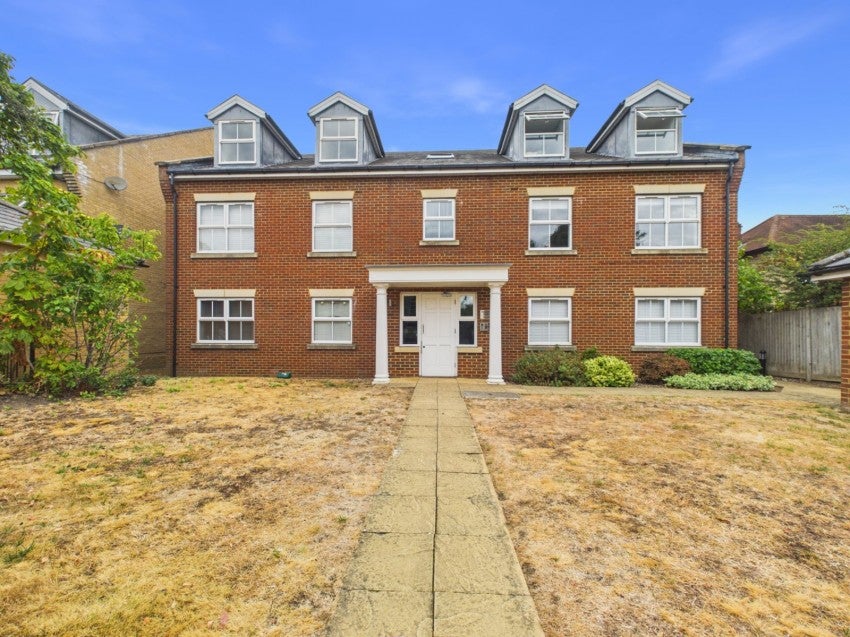 Flat Clarence Road in Windsor