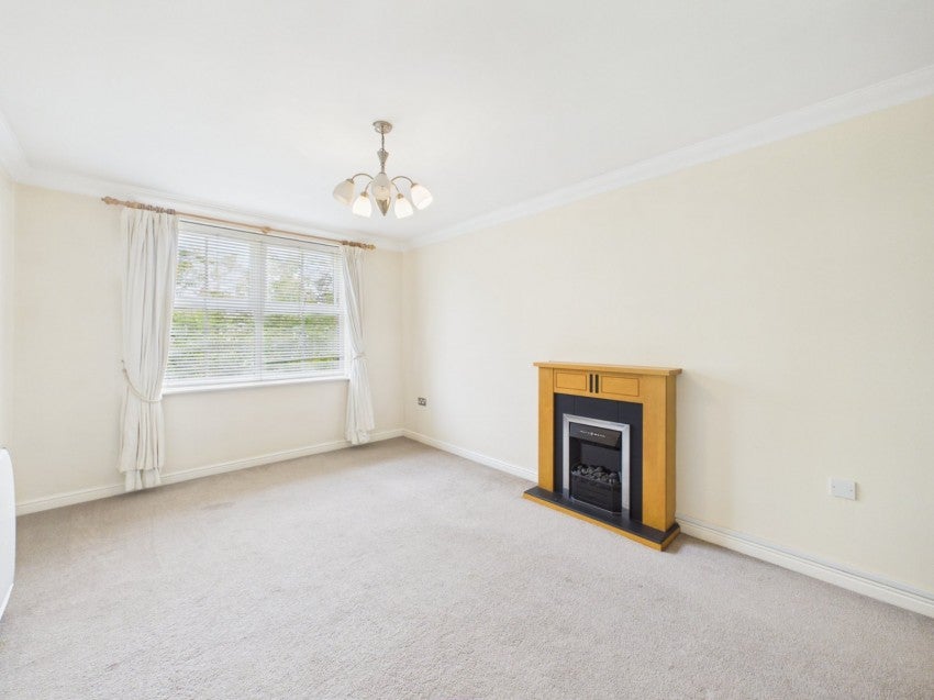 Flat Clarence Road in Windsor