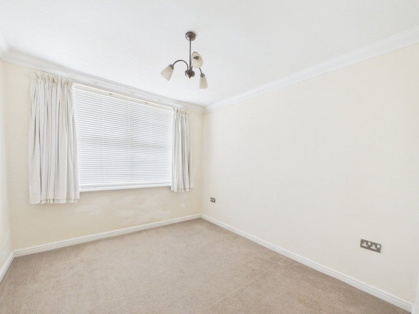 Flat Clarence Road in Windsor
