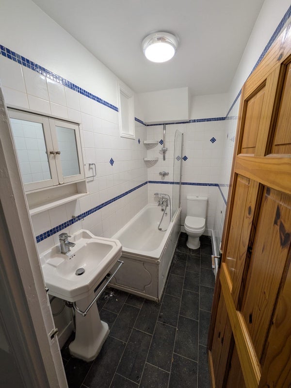 Room Southcote Road in Greater London