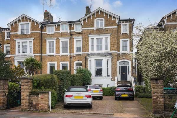 Flat Mattock Lane in Greater London