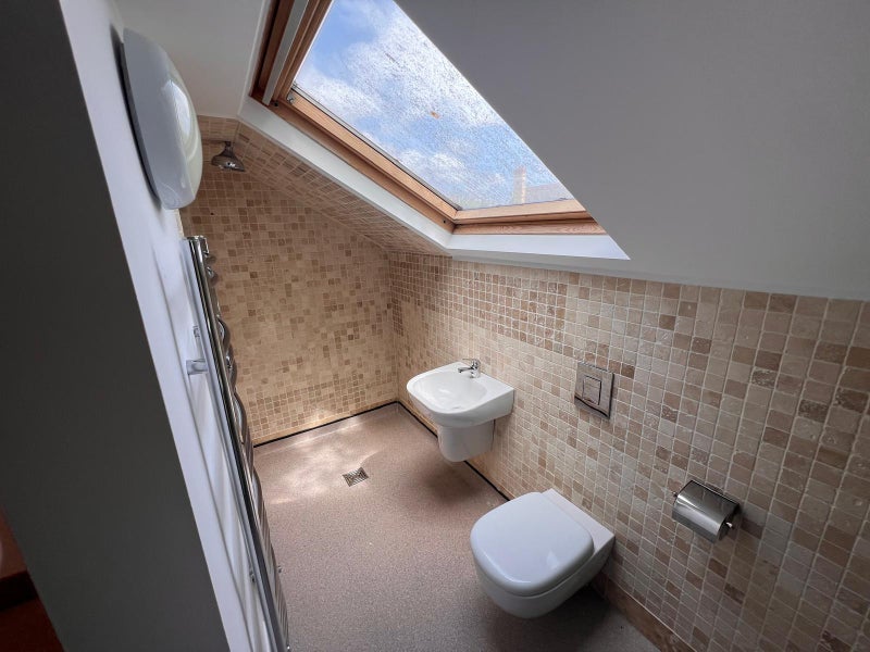 Room Eastfield Drive in Liverpool
