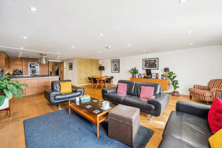 Flat Wapping Wall in Greater London