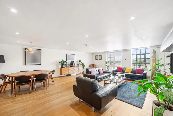 Flat Wapping Wall in Greater London