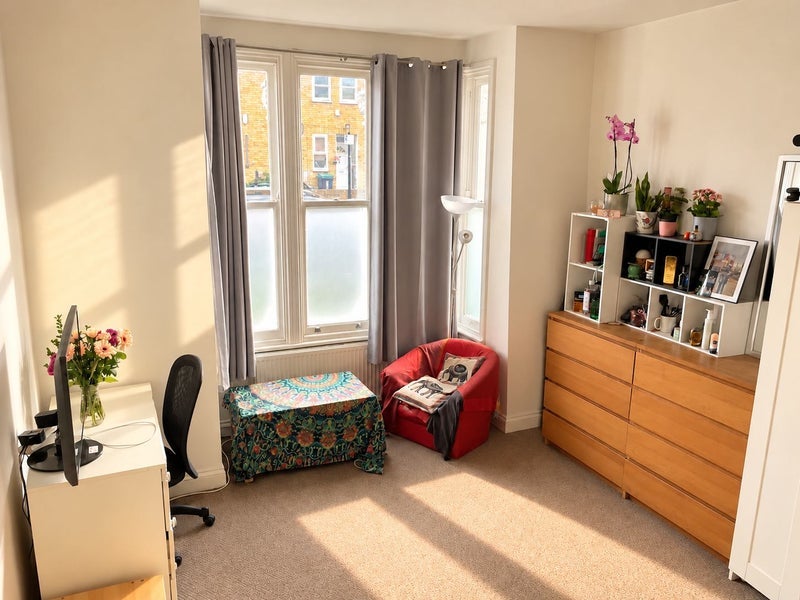 Room Finsbury Park Avenue in Greater London