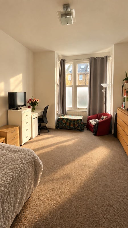 Room Finsbury Park Avenue in Greater London