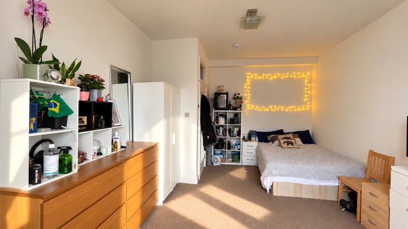 Room Finsbury Park Avenue in Greater London