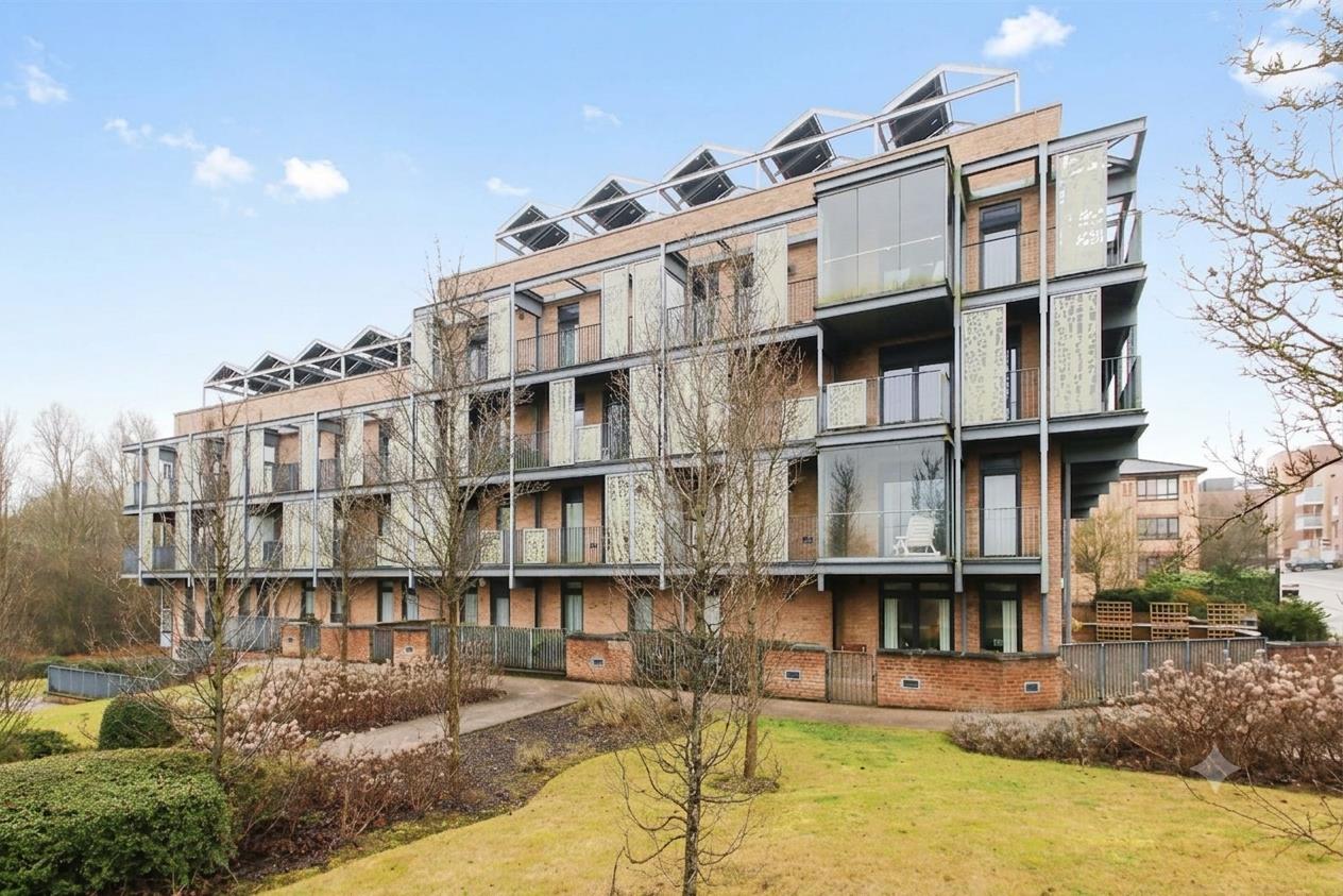 Flat Dalgin Place in Central Milton Keynes