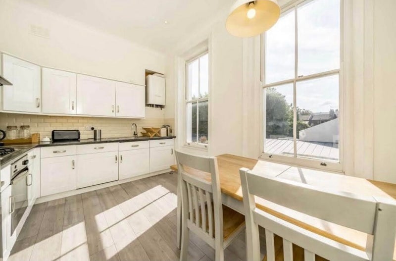Room Coldharbour Lane in Greater London