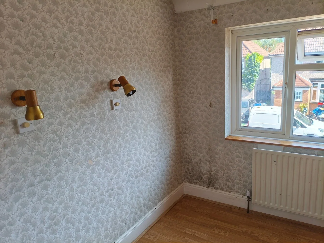 Room Avenue Road in Greater London