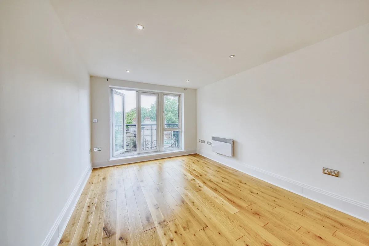 Flat Seven Kings Way in Greater London