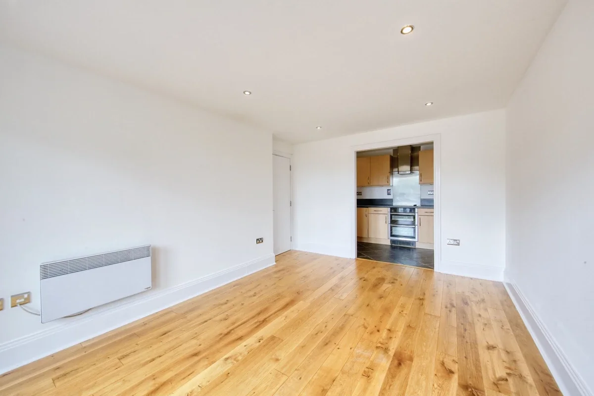 Flat Seven Kings Way in Greater London