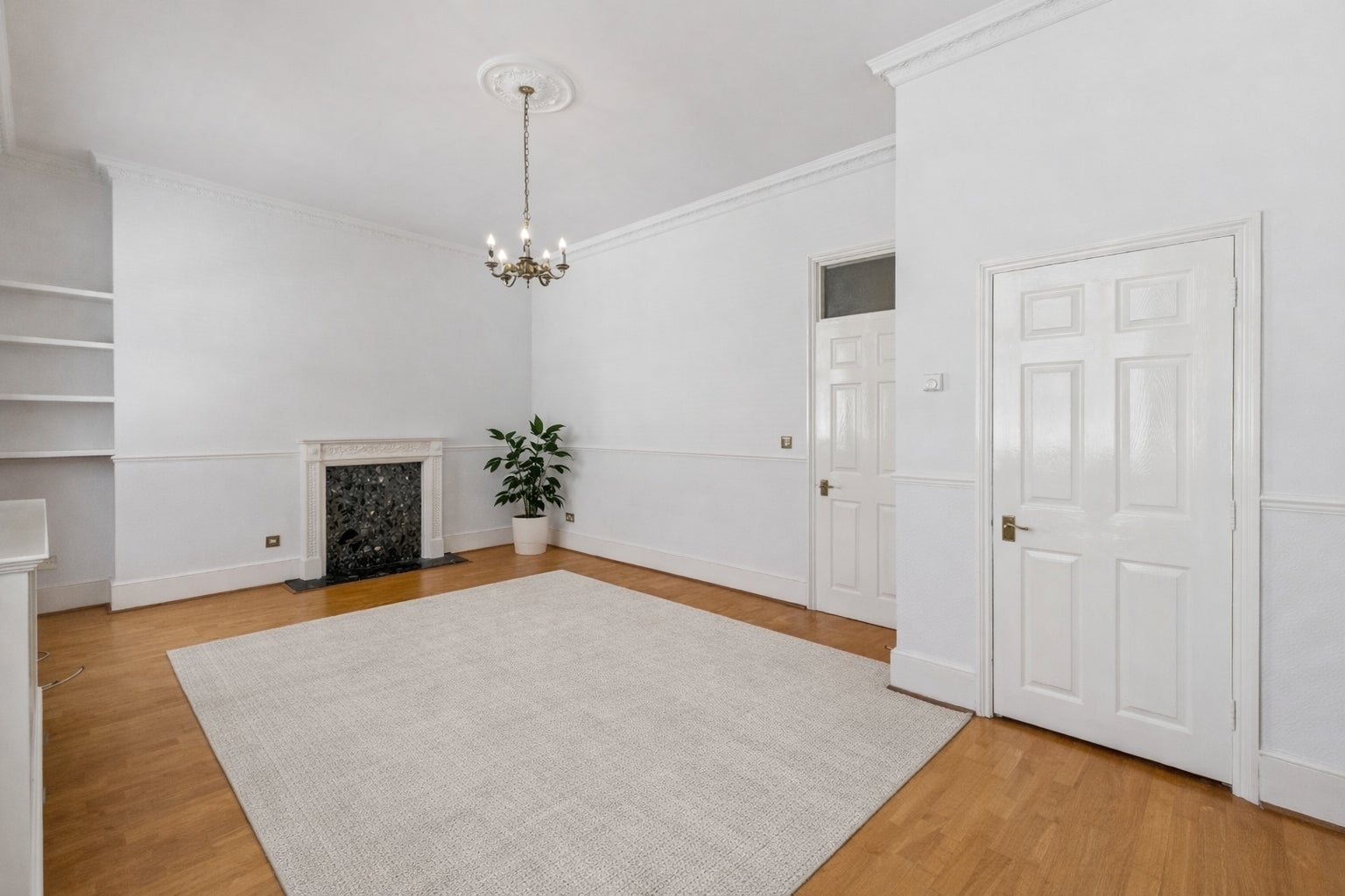 Flat Petersham Mews in Greater London
