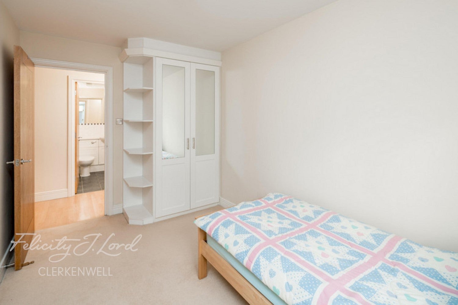 Flat Seward Street in Greater London
