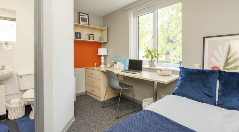 Room Calthorpe Court in Birmingham