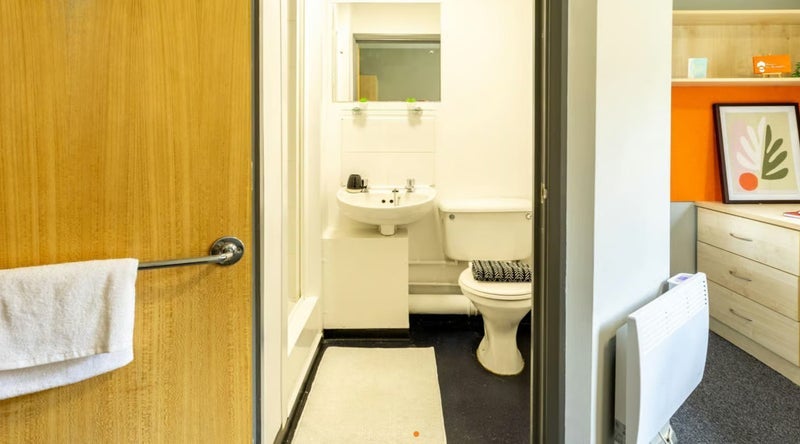Room Calthorpe Court in Birmingham
