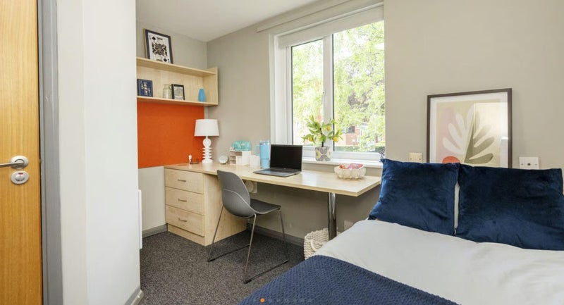 Room Calthorpe Court in Birmingham