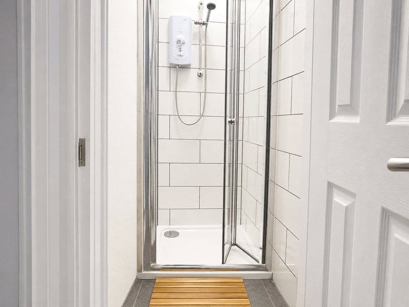 Room Selworthy Road in Bristol