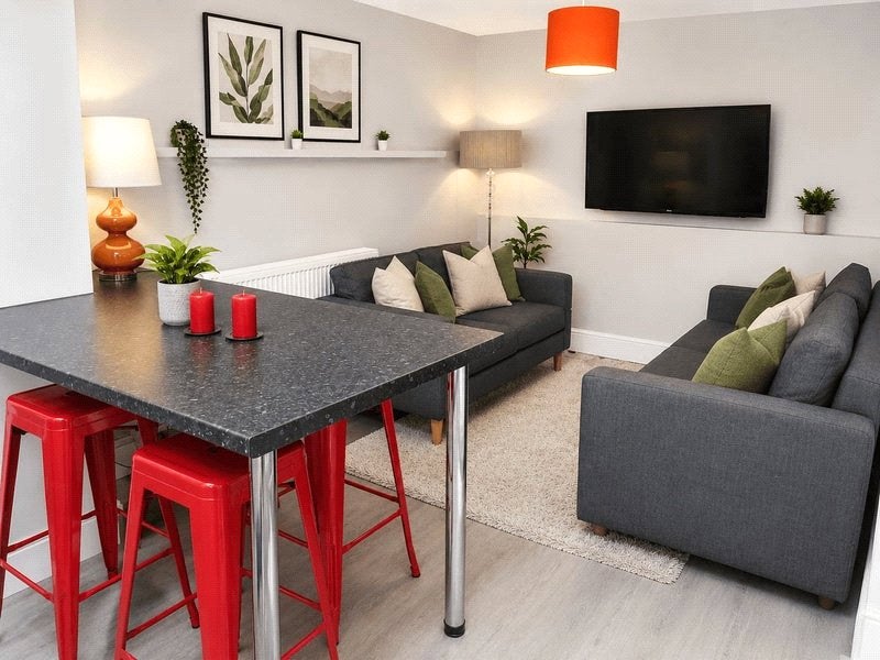 Room Selworthy Road in Bristol