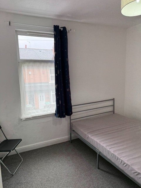 Room Whittier Road in Nottingham