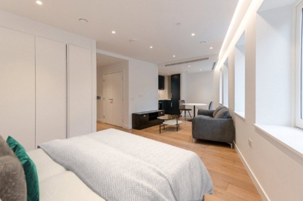 Flat Mount Pleasant in Greater London