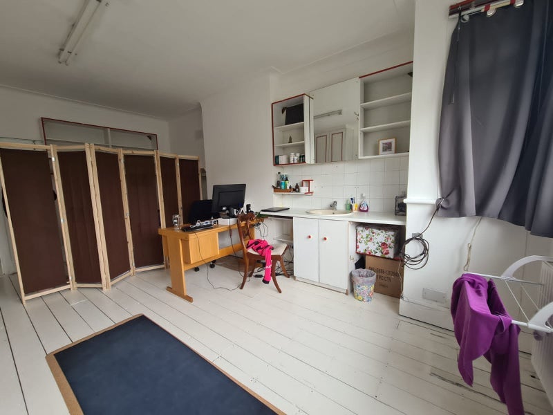 House Gunnersbury Avenue in Greater London