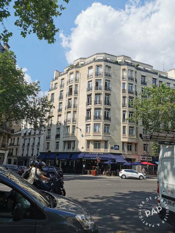 Room Place du Général Kœnig in Paris