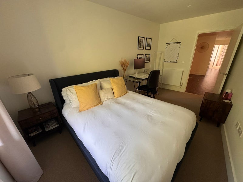 Room North End Road in Greater London