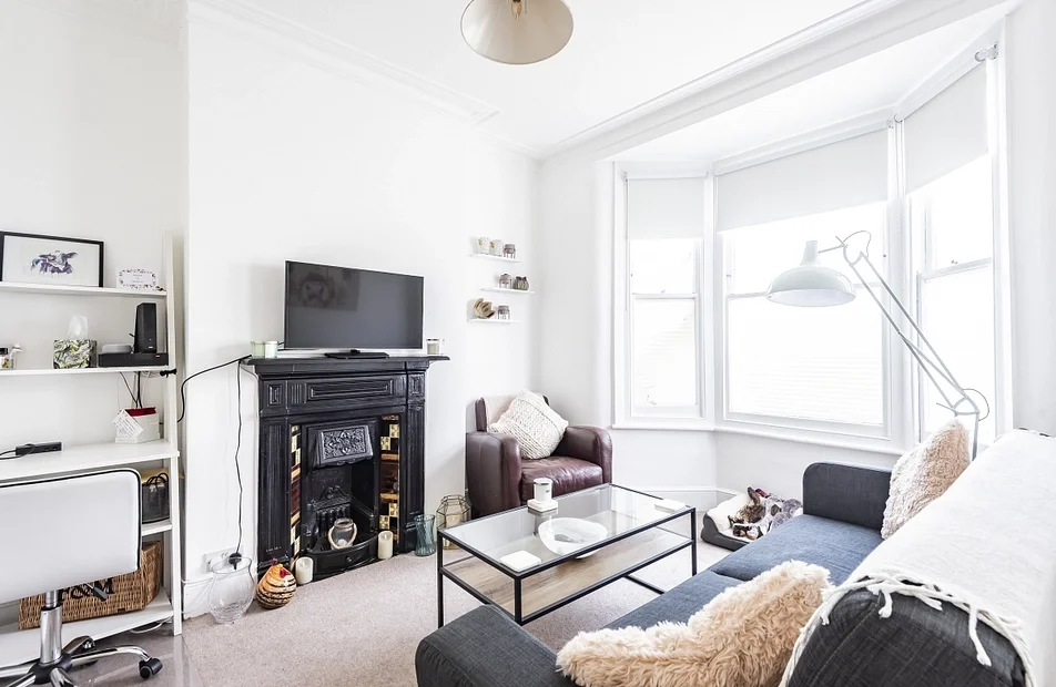 Flat Garratt Lane in Greater London