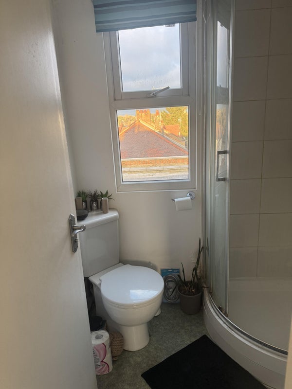 Room Oakleigh Road South in Greater London