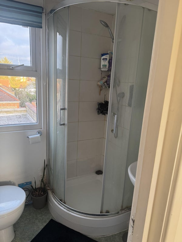 Room Oakleigh Road South in Greater London