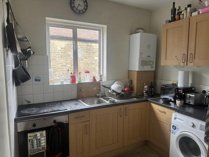 Room Oakleigh Road South in Greater London