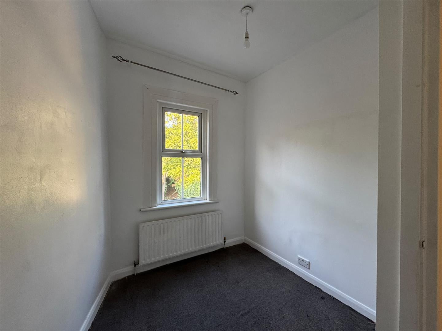 Flat Sandfield Road in Greater London