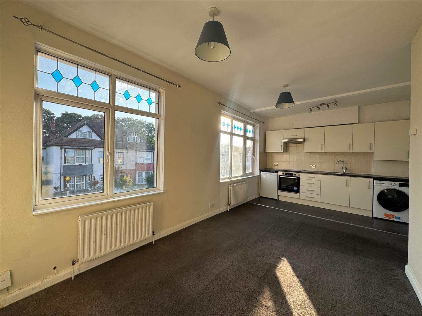 Flat Sandfield Road in Greater London