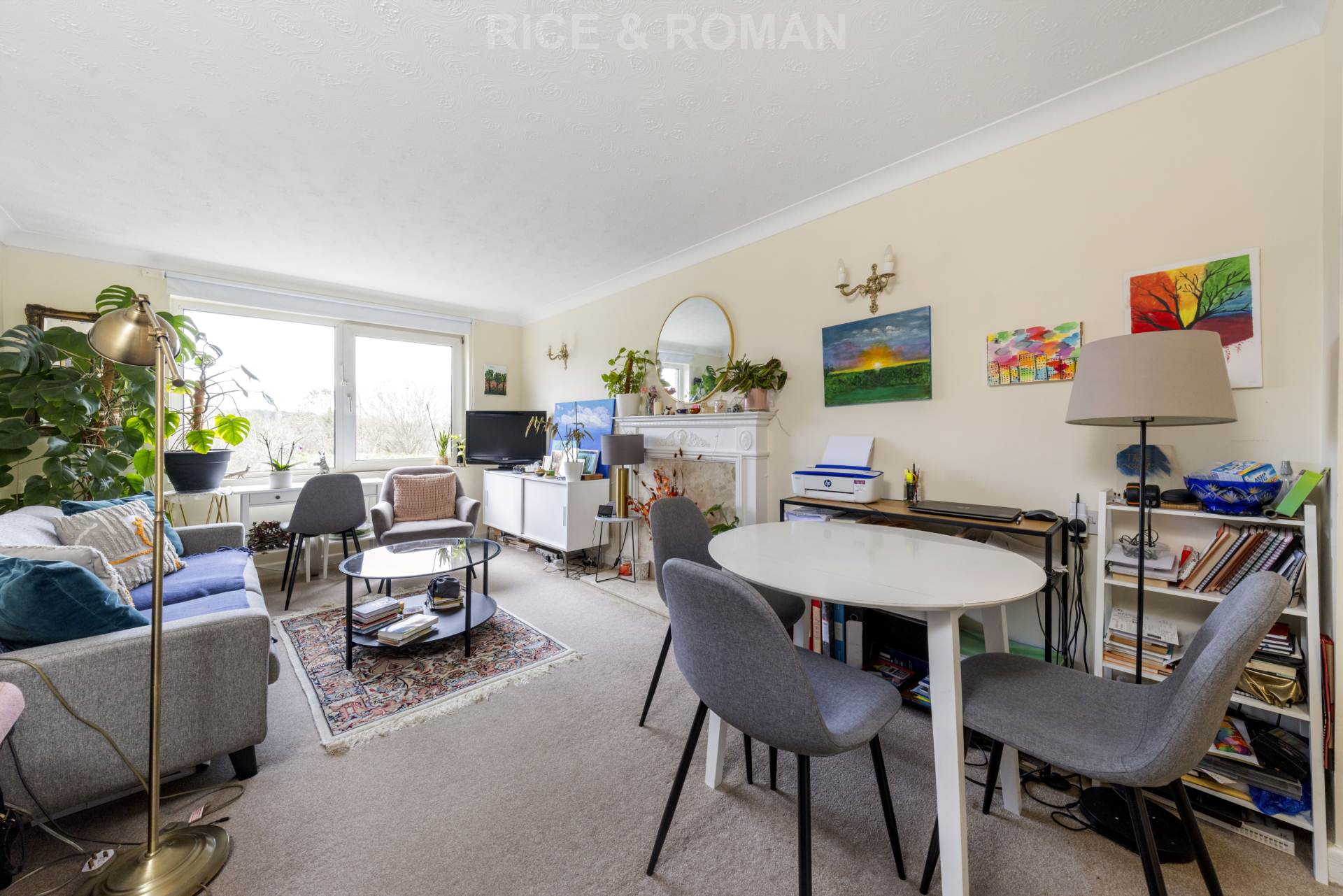 Flat Galsworthy Road in Greater London