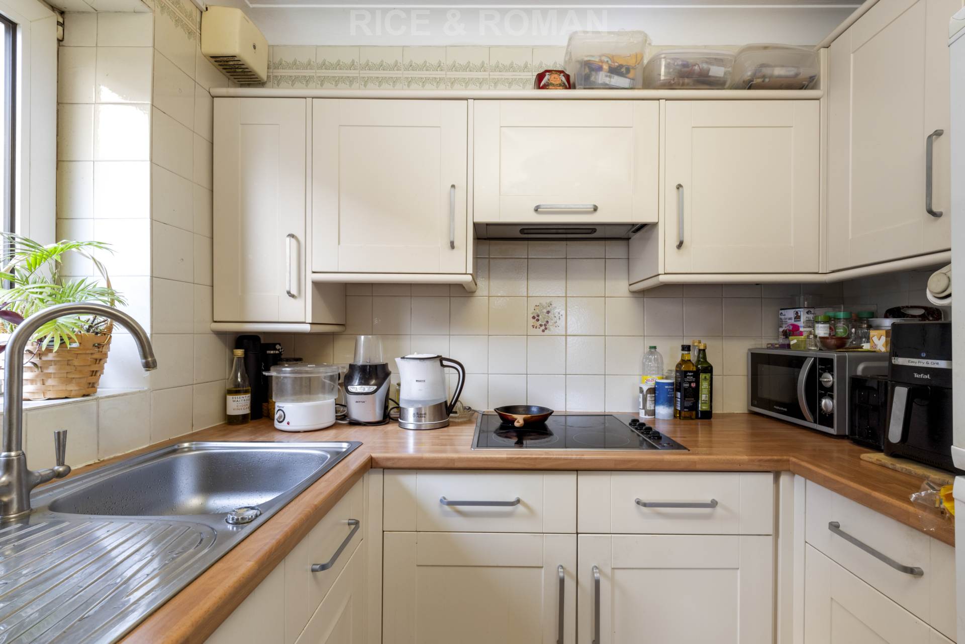 Flat Galsworthy Road in Greater London