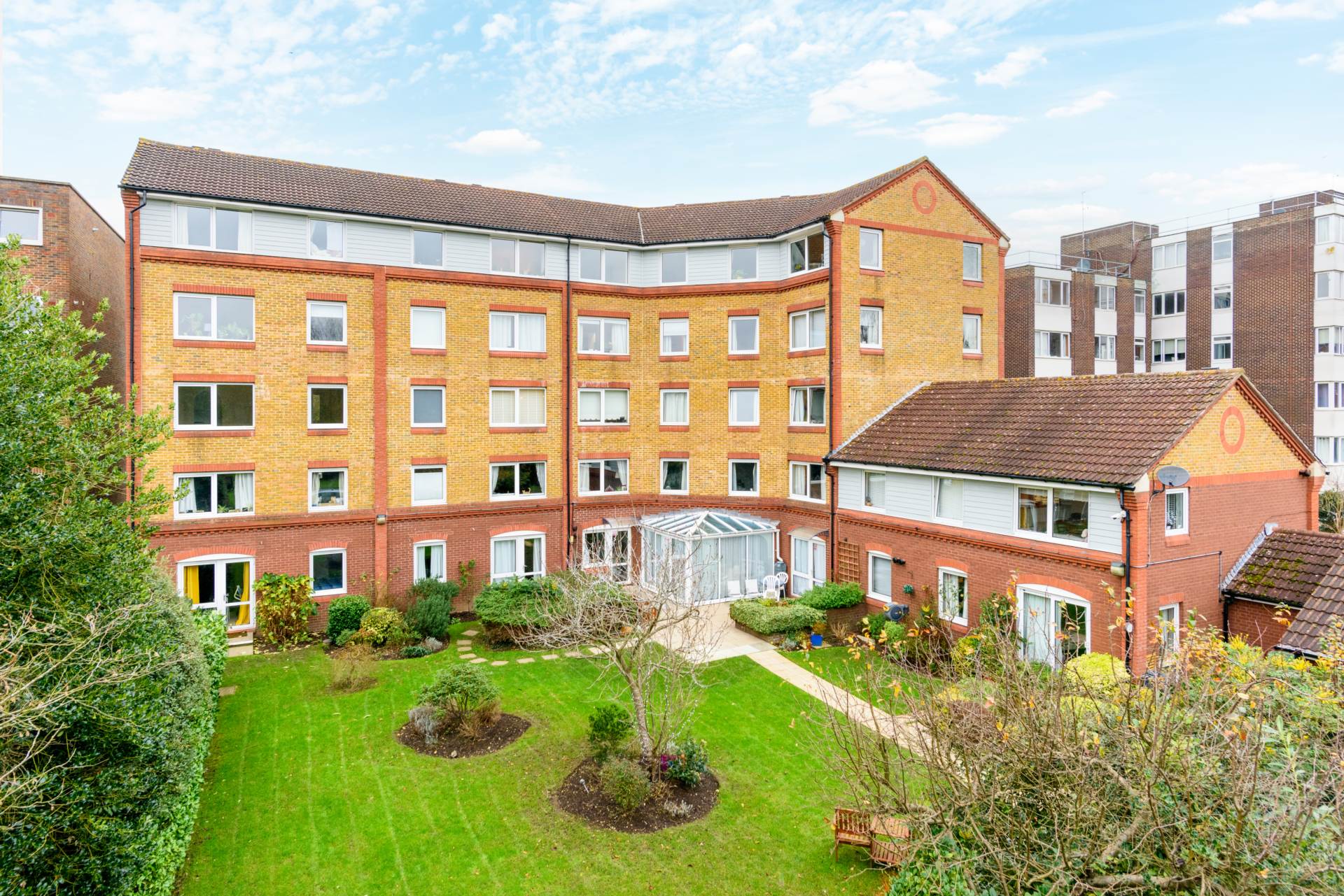Flat Galsworthy Road in Greater London