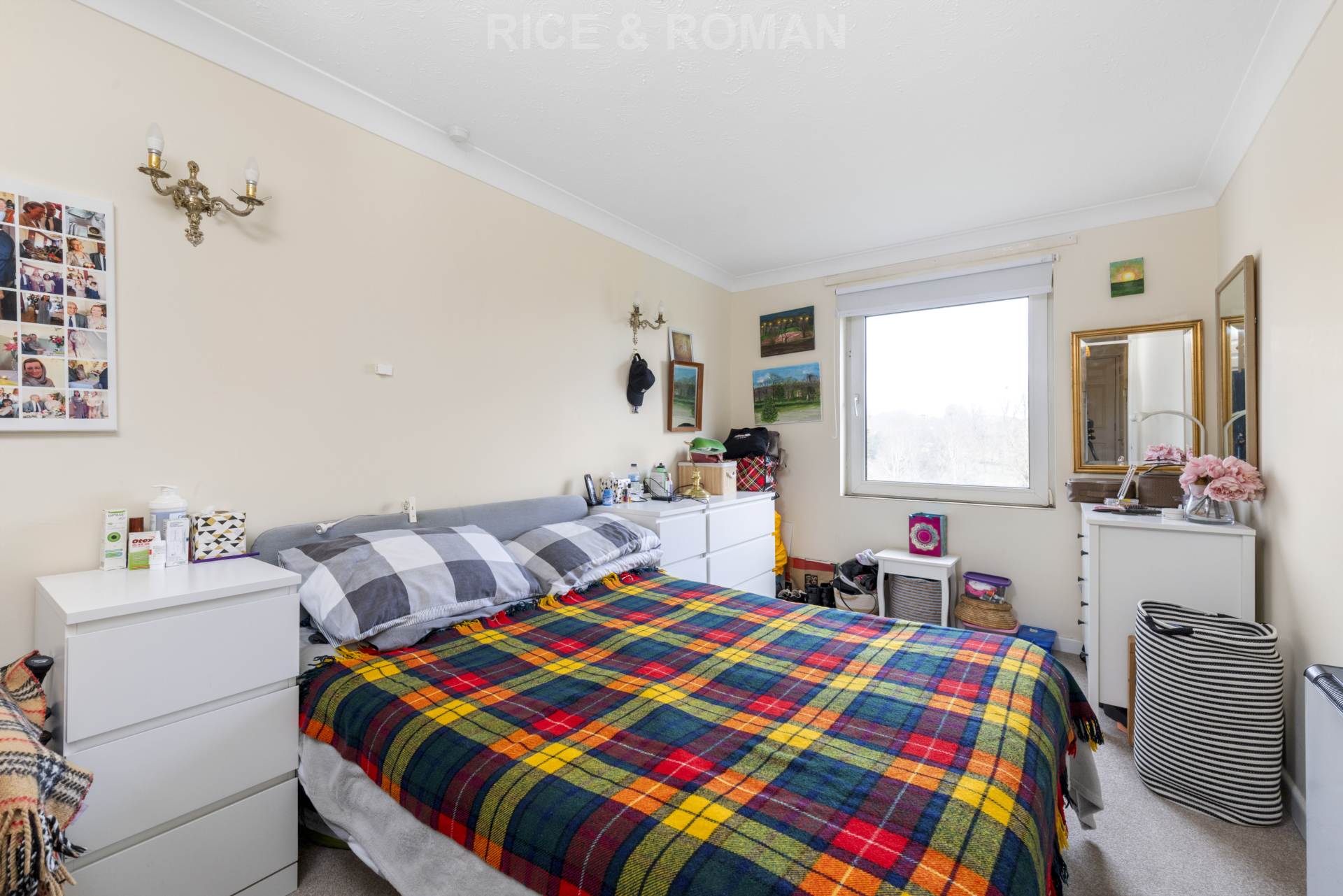 Flat Galsworthy Road in Greater London