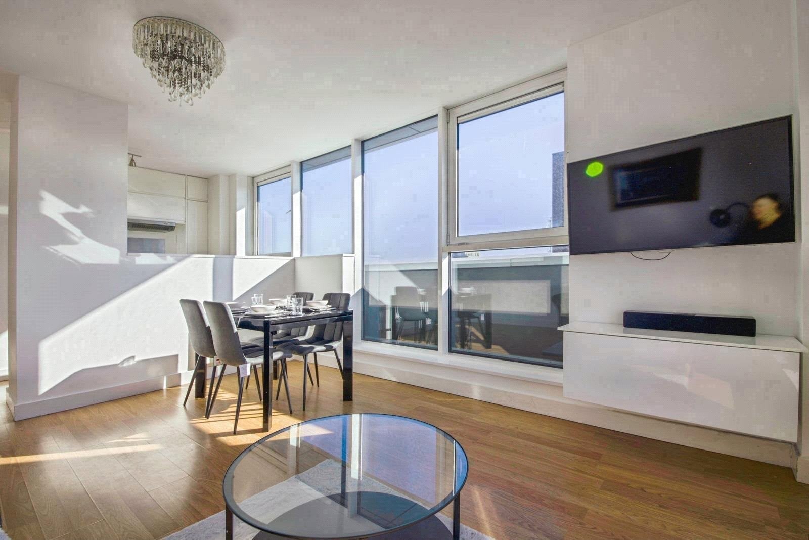Flat Gallions Road in Greater London