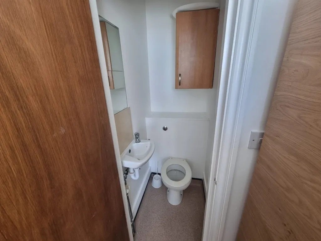 Flat Parkhurst Road in Greater London
