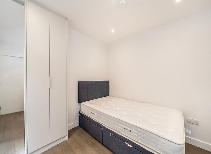 Flat Commercial Street in Greater London