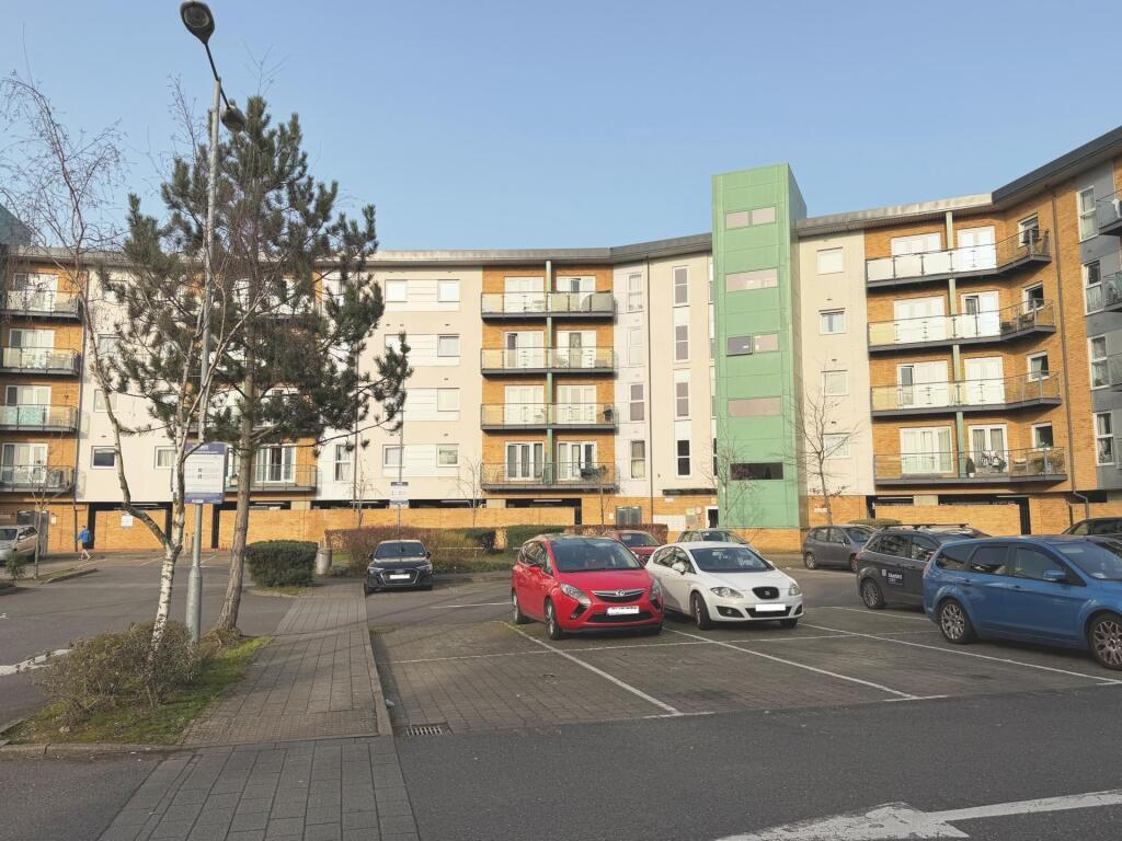 Flat Parkhouse Court in Welwyn Hatfield