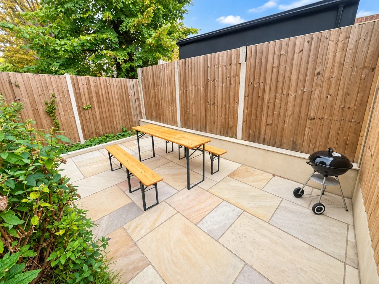 Flat Carminia Road in Greater London