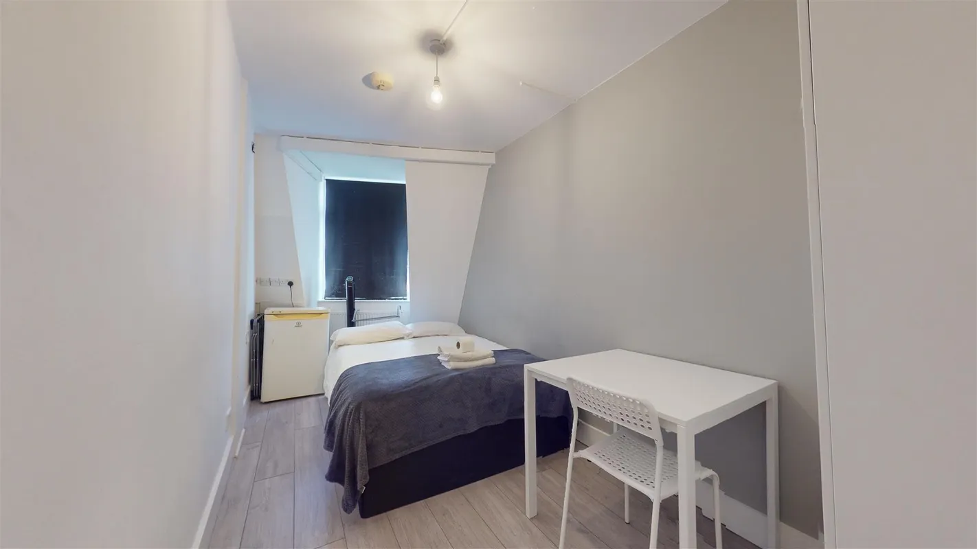 Room Harrow Road in Greater London