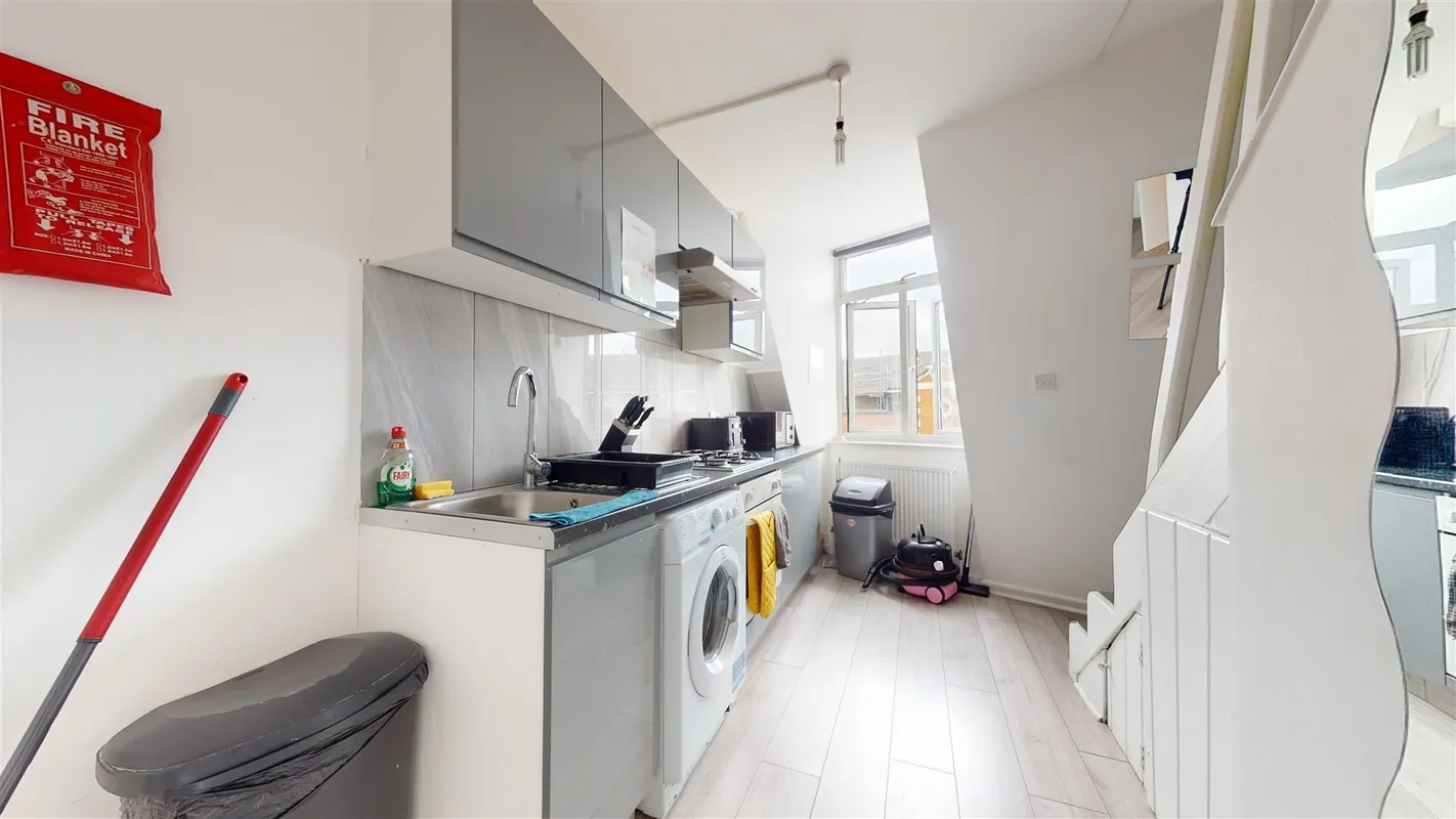 Room Harrow Road in Greater London